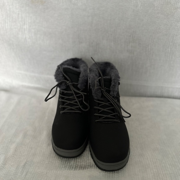 Carenurse, (NEW) men’s faux fur lined boot, size 10 - Picture 3 of 8